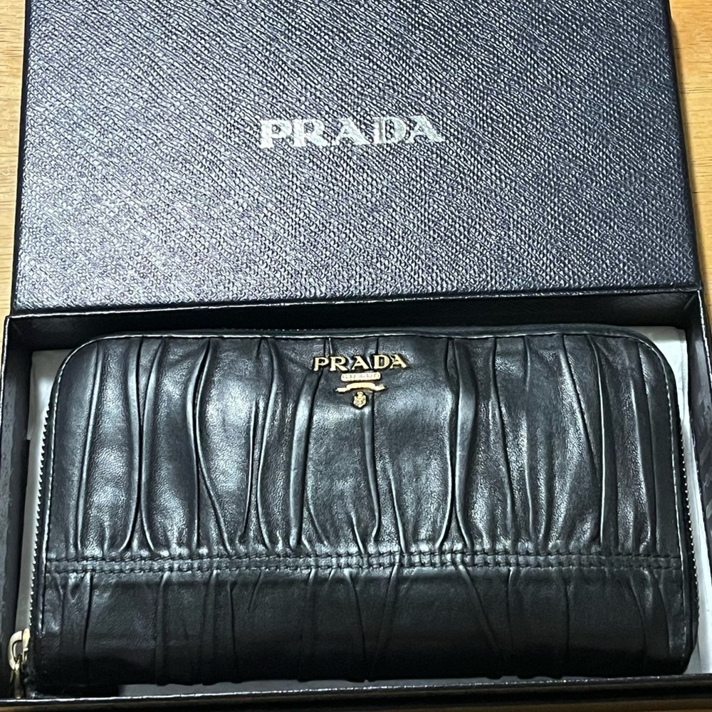 PRADA Milano PRADA Nappa Gaufre Black Leather Nero Zip Around Long Wallet
